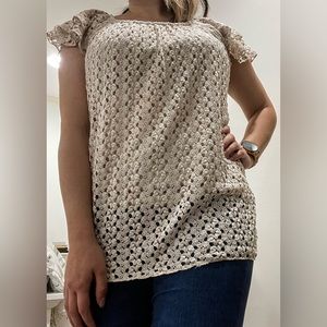 Beautiful long golden t-shirt, sleeveless and lace details!!